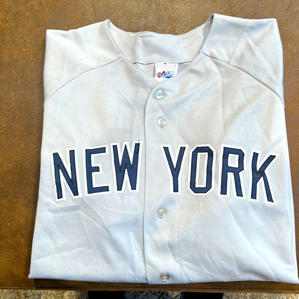 Majestic Derek Jeter Yankee MLB Jersey 2X, gray,with white/blue stripes s/s